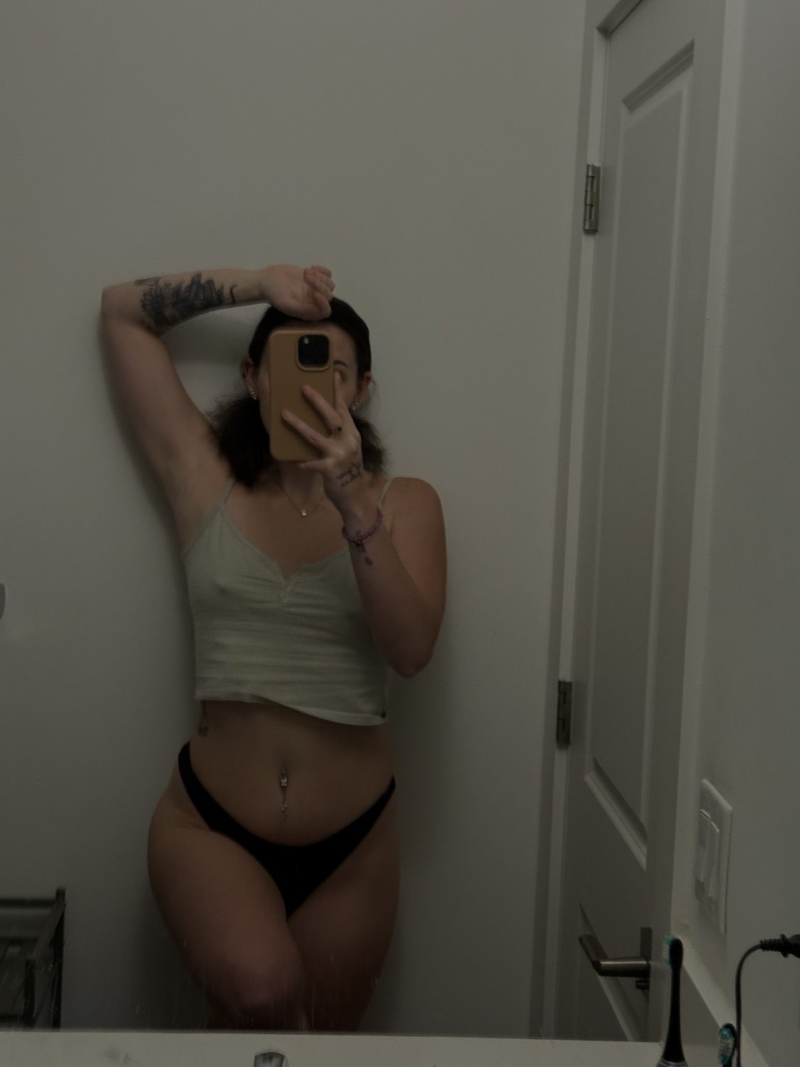 Cute brunette #IEVBgWUt